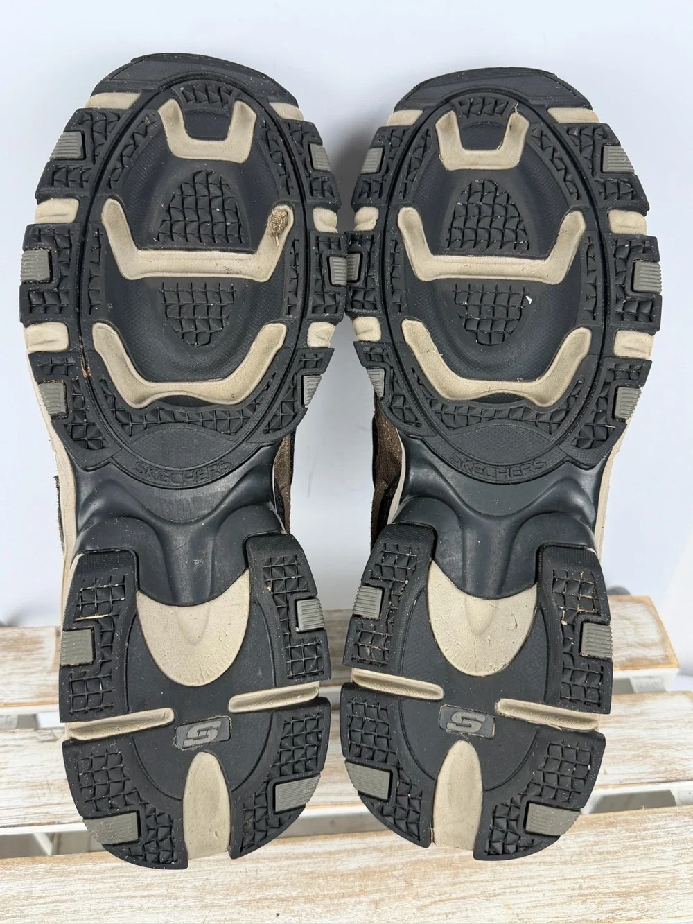 Skechers Men's Vigor 2.0 Trail sport shoes in brown and black leather size 11